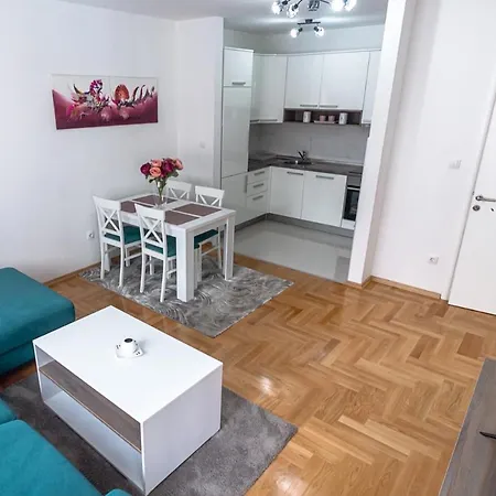Iskra Apartment *