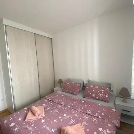Iskra Apartment *